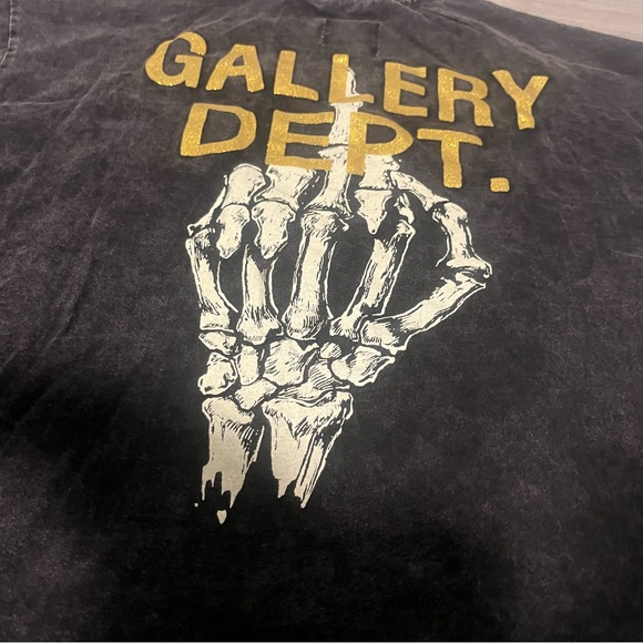 - Gallery dept middle finger skeleton Tee - Picture 4 of 7